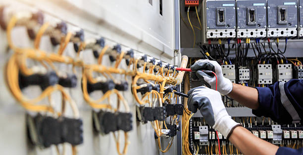 Professional Electrician technician working in Hartley, IA